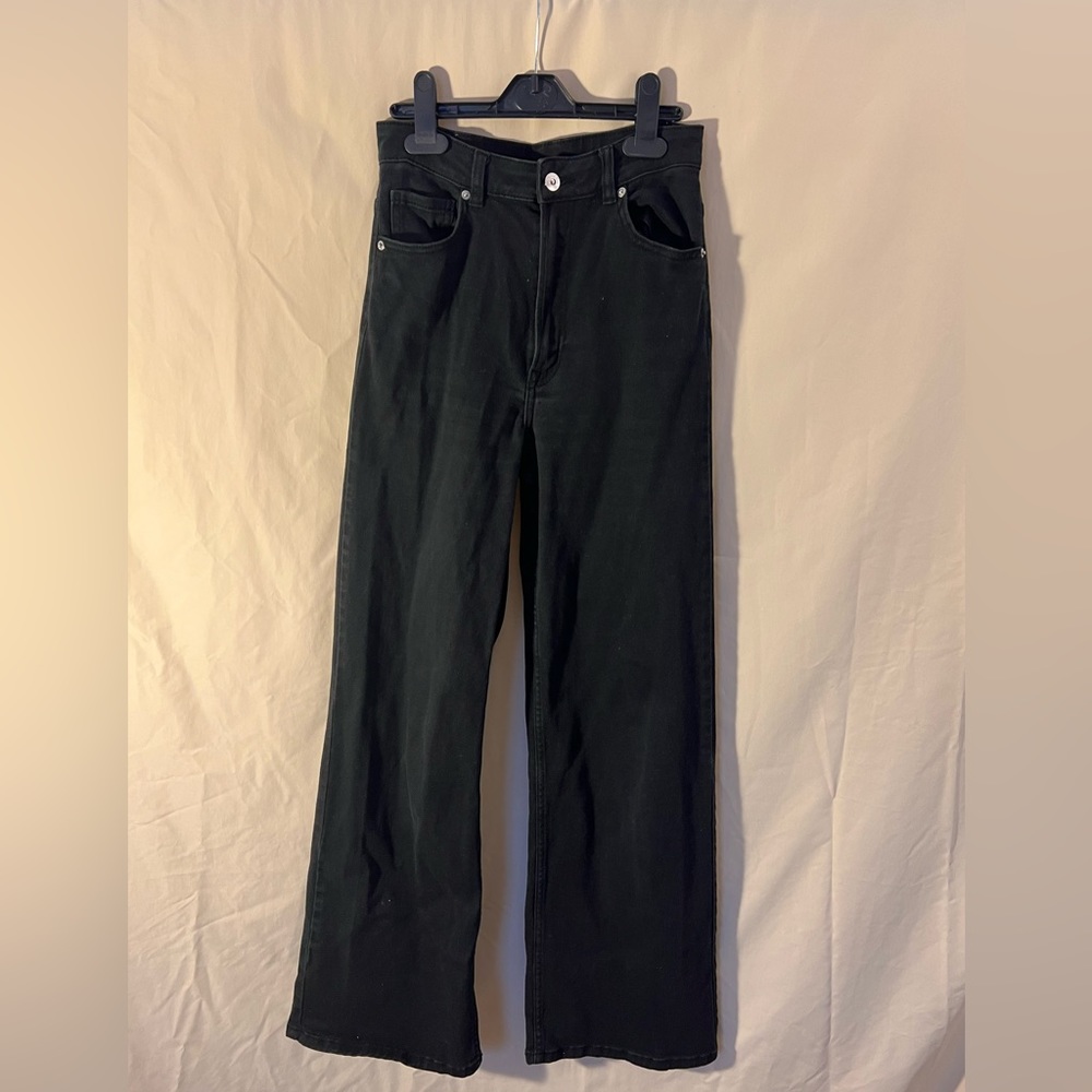 Black wide leg jeans. H&M size US 4